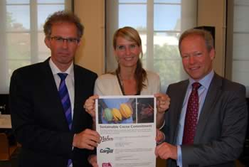 Han de Groot of UTZ, Inger Johanne Solhaug of Nidar and Cees Boer of Cargill when signing the Commitment